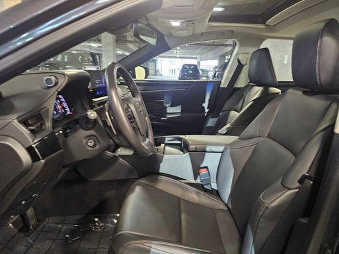 Used 2023 Lexus ES 250 w/ Premium Package image 31