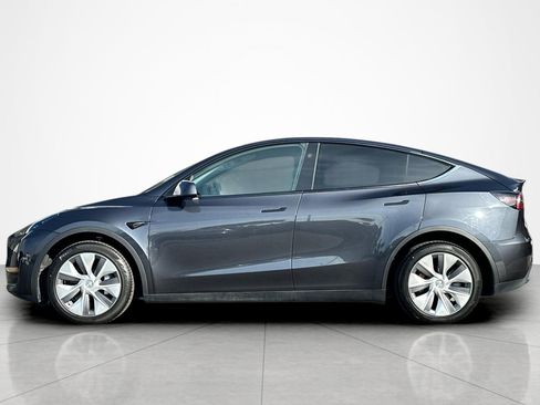 Used 2024 Tesla Model Y Long Range AWD/4WD image 2