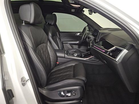 Used 2024 BMW X7 xDrive40i w/ M Sport Package image 8