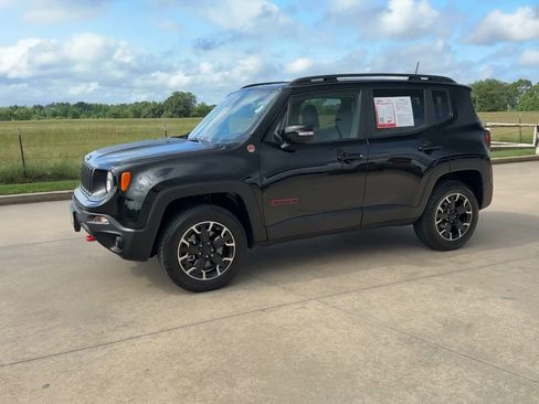 Used 2023 Jeep Renegade Trailhawk image 4