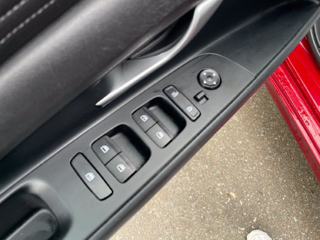 Used 2025 Hyundai Elantra SEL FWD image 21