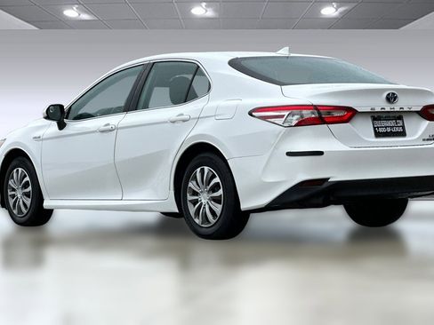 Used 2019 Toyota Camry LE image 3