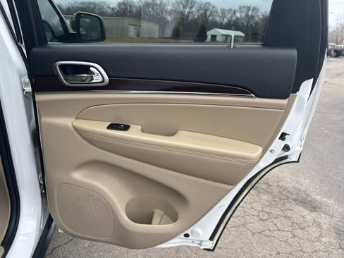Used 2018 Jeep Grand Cherokee Limited image 23