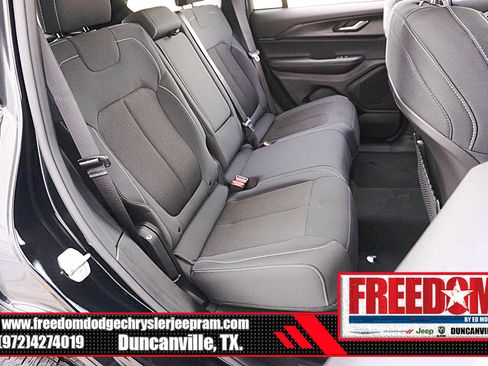 Certified 2025 Jeep Grand Cherokee Laredo image 16