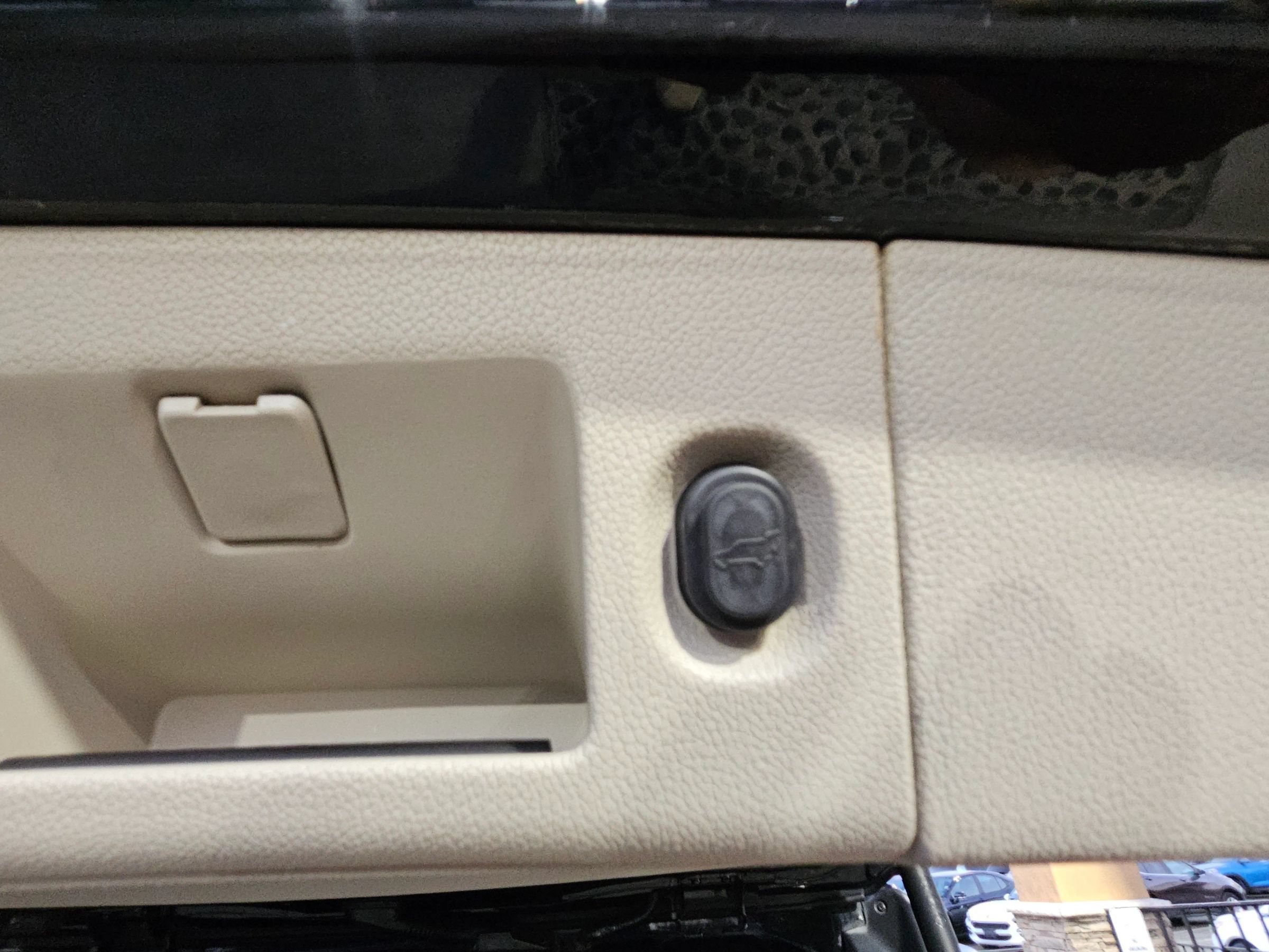 Used 2015 GMC Yukon Denali w/ Premium Package RWD image 33