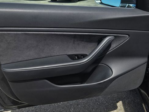 Used 2018 Tesla Model 3 Mid Range RWD image 10