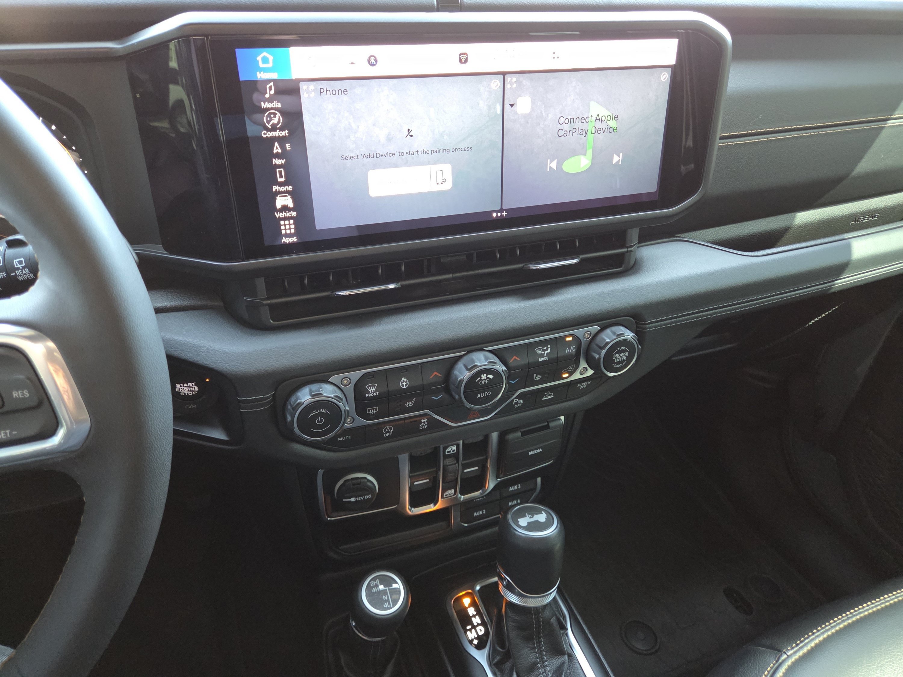 Used 2024 Jeep Wrangler Unlimited Sahara w/ Technology Group AWD/4WD image 36