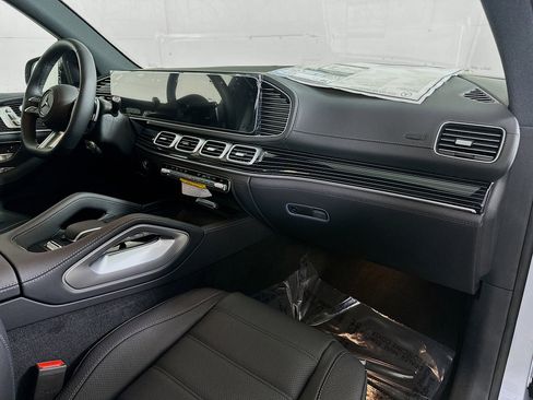 New 2026 Mercedes-Benz GLS 580 4MATIC image 32