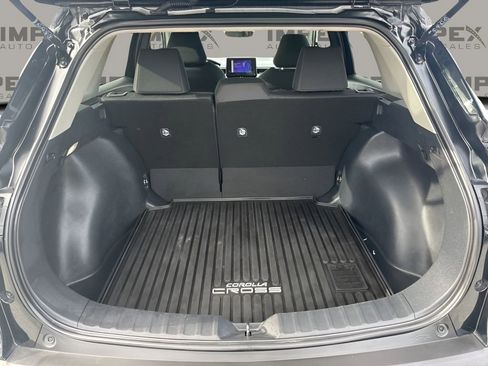 Used 2025 Toyota Corolla Cross LE image 25