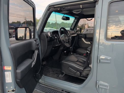 Used 2014 Jeep Wrangler Unlimited Sahara w/ Connectivity Group AWD/4WD image 6