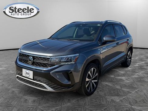 New 2024 Volkswagen Taos SE image 1