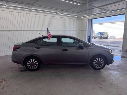 Used 2021 Nissan Versa S FWD image 4