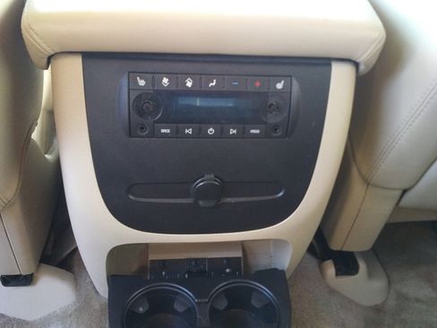 Used 2010 GMC Yukon SLT w/ SLT Chrome Package AWD/4WD image 11