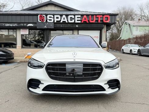 Used 2021 Mercedes-Benz S 580 4MATIC Sedan w/ AMG Line image 2