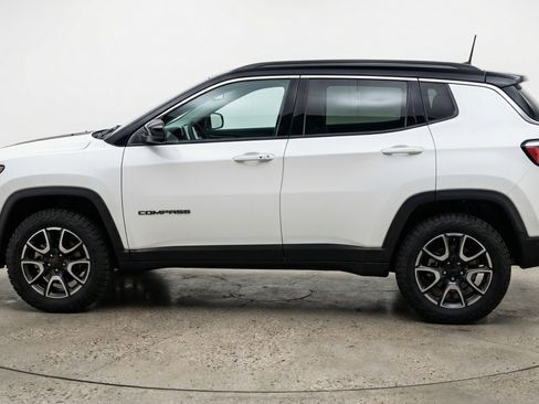 Used 2025 Jeep Compass Trailhawk AWD/4WD image 5
