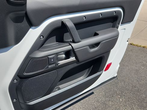 New 2025 Land Rover Defender 90 V8 image 28