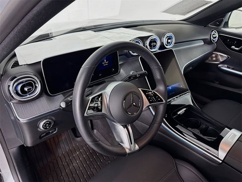 Used 2025 Mercedes-Benz C 300 4MATIC Sedan image 4