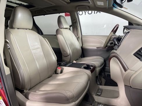 Used 2011 Toyota Sienna Limited image 37
