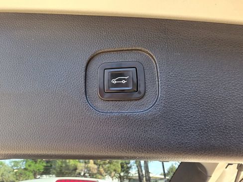 Used 2014 Chevrolet Equinox LTZ AWD/4WD image 19