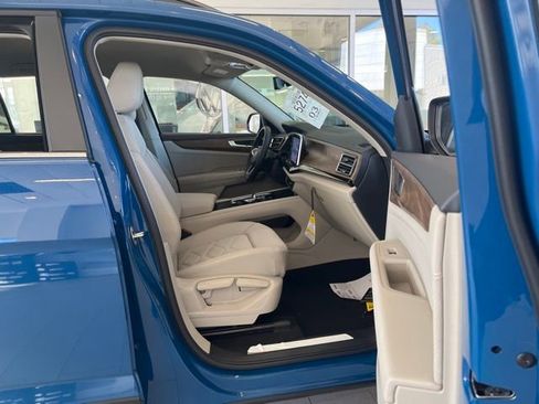 New 2025 Volkswagen Atlas SE FWD image 24