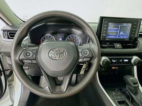 Used 2022 Toyota RAV4 LE FWD image 11