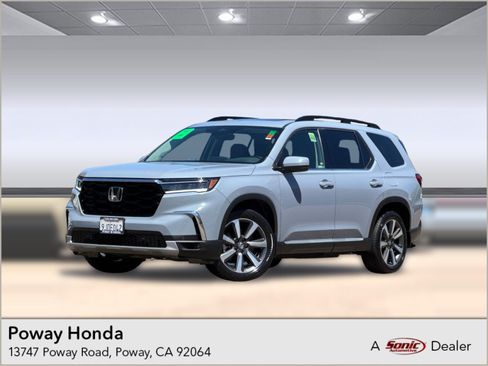Used 2024 Honda Pilot Touring image 1