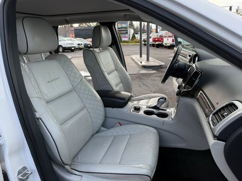 Used 2019 Jeep Grand Cherokee Summit image 7