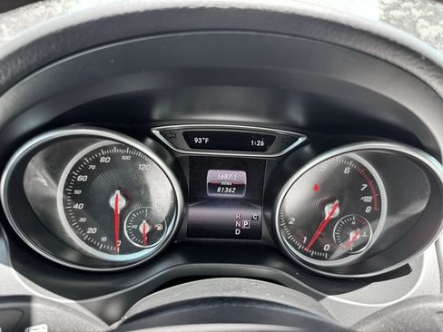Used 2020 Mercedes-Benz GLA 250 4MATIC w/ Premium Package image 11