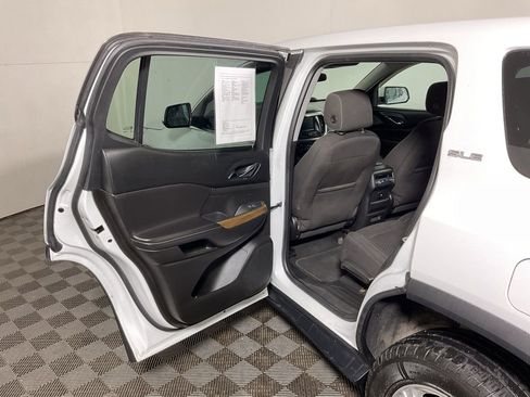 Used 2017 GMC Acadia SLE image 29