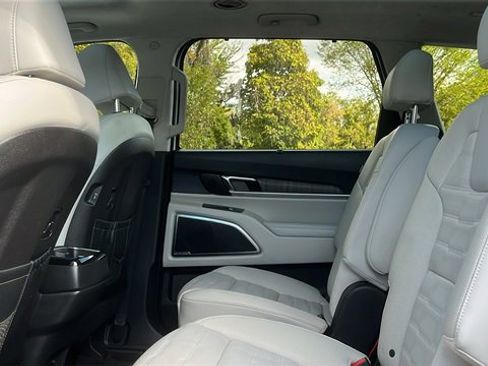 Used 2024 Kia Telluride SX Prestige w/ Towing Package image 20