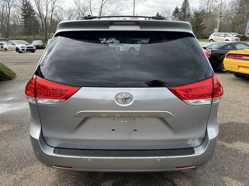 Used 2014 Toyota Sienna XLE w/ Entertainment Package image 5