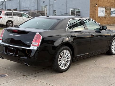 Used 2014 Chrysler 300 AWD w/ Driver Convenience Group image 6