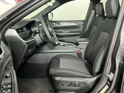 New 2025 Jeep Grand Cherokee L Laredo w/ Luxury Tech Group I image 24