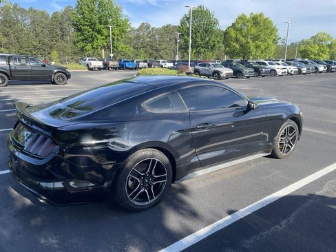 Used 2017 Ford Mustang Coupe RWD image 18