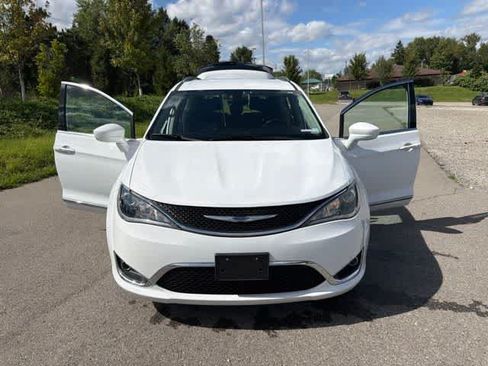Used 2019 Chrysler Pacifica Touring-L FWD image 29