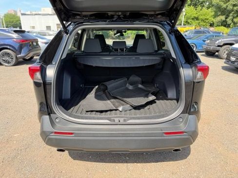 Used 2022 Toyota RAV4 XLE w/ Convenience Package AWD/4WD image 11