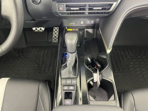 Used 2025 Toyota Camry SE image 20