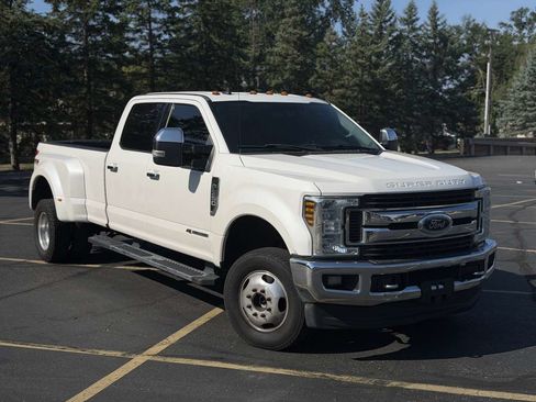 Used 2019 Ford F350 Lariat w/ Lariat Ultimate Package AWD/4WD image 1