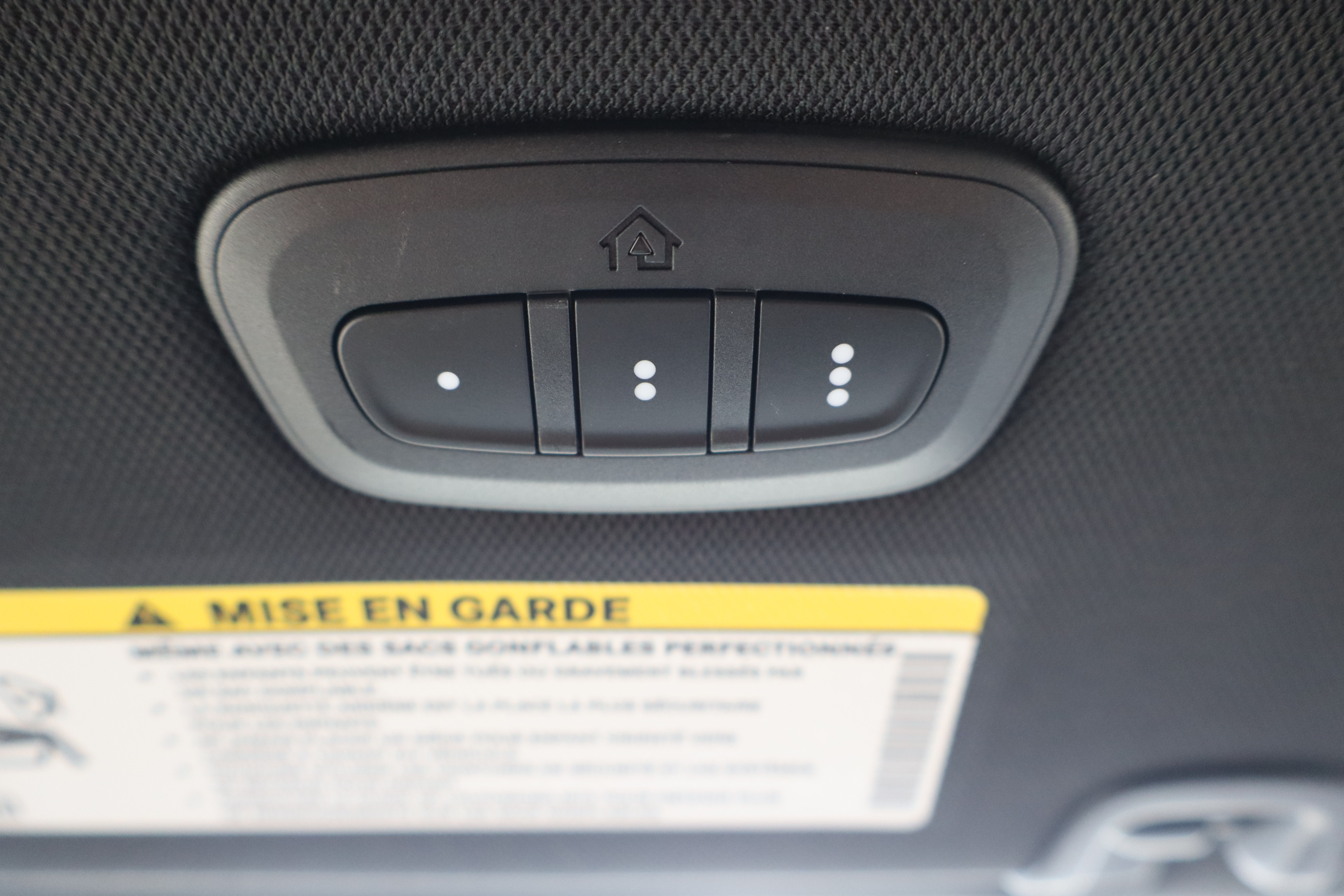 Used 2025 Chrysler Pacifica Limited FWD image 30