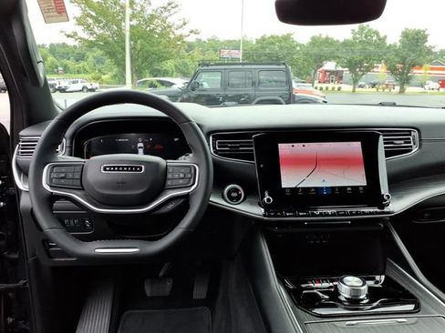 Used 2024 Jeep Wagoneer L Series II w/ Flexible Seating Group AWD/4WD image 21