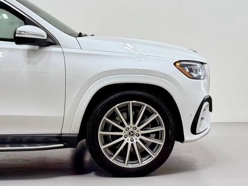 Used 2025 Mercedes-Benz GLS 580 4MATIC image 13