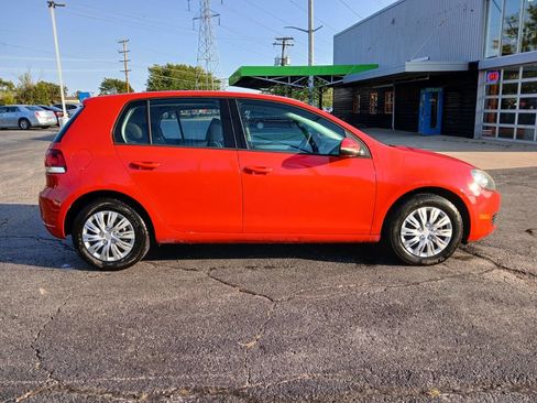 Used 2010 Volkswagen Golf 4-Door image 3