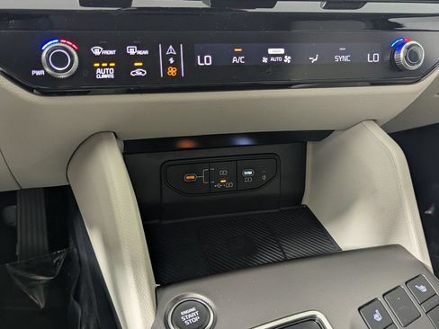 Used 2026 Kia Sportage EX w/ EX Panorama Roof Package FWD image 19