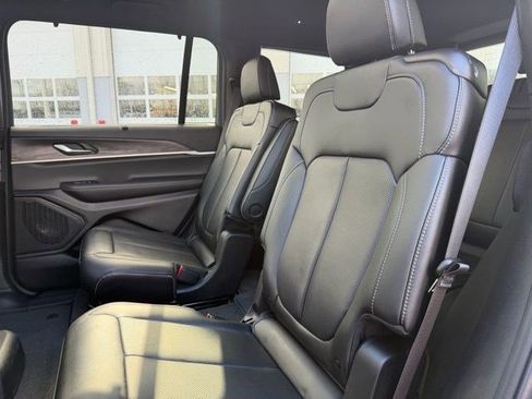 Certified 2025 Jeep Grand Cherokee L Limited w/ Luxury Tech Group II image 21