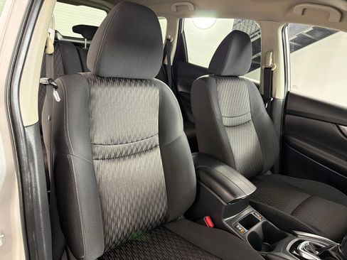 Used 2017 Nissan Rogue SV image 25