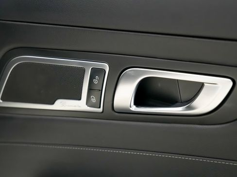 Used 2018 Mercedes-Benz AMG GT Roadster image 15