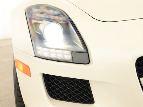 Used 2012 Mercedes-Benz SLS AMG Roadster image 34