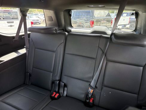 Used 2023 Chevrolet Suburban Z71 w/ Luxury Package AWD/4WD image 13