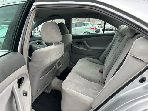 Used 2010 Toyota Camry LE image 11