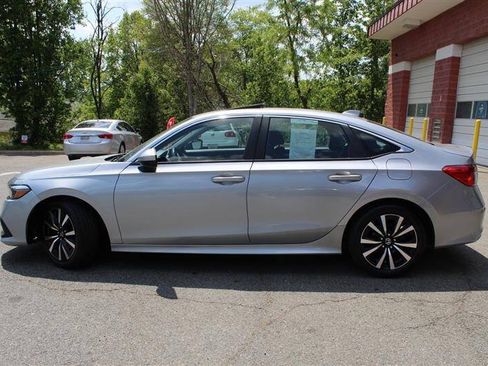 Used 2022 Honda Civic EX image 2